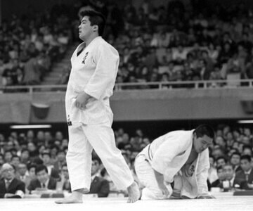  ７６年全日本選手権、上村氏㊧は山下氏に執念の勝利