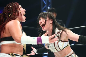 感情をぶつけ合った朱里（右）と山下りな