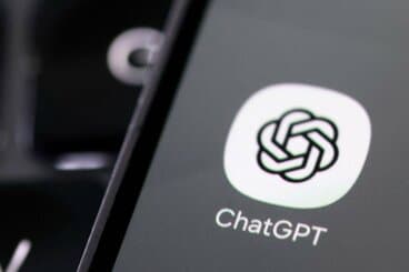 ChatGPTをはじめAIへの「盲信」には危険が付きまとう(ロイター)