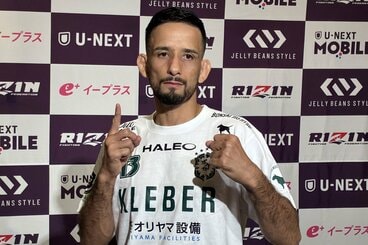試合前インタビューに応じたクレベル・コイケ
