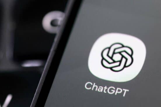 ChatGPTをはじめAIへの「盲信」には危険が付きまとう(ロイター)