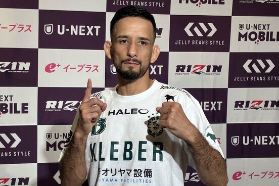 試合前インタビューに応じたクレベル・コイケ