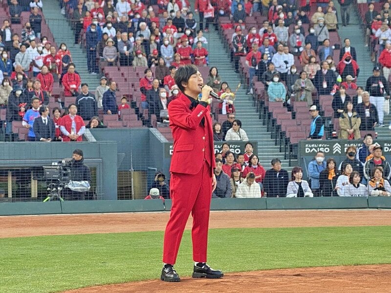 マツダスタジアムでの広島ー巨人戦で、国歌斉唱をした岡本幸太