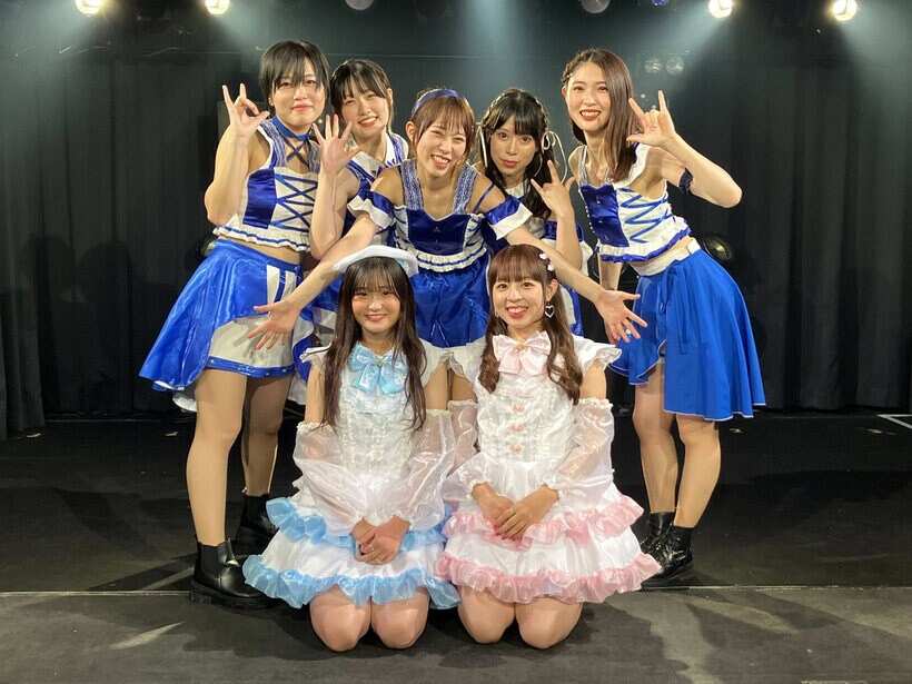 （前列左から）「ＳＵＮＮＹ」メンバーの、彩桜ななみ、真仲玲衣（後列左から「ＪＡＤＥ」の栗田桃伽、白田美月、高原つぐみ（ＳＵＮＮＹ兼任）岩崎しおん、栗田桃伽、原賀茉美
