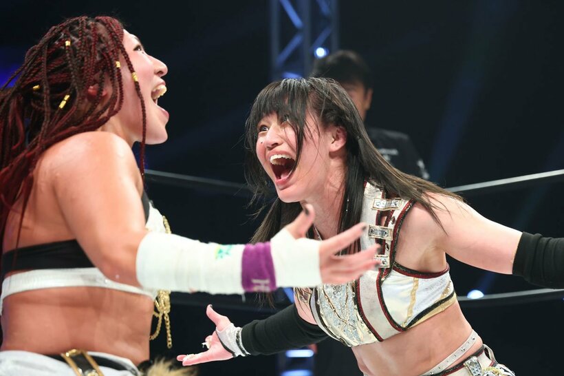 感情をぶつけ合った朱里（右）と山下りな