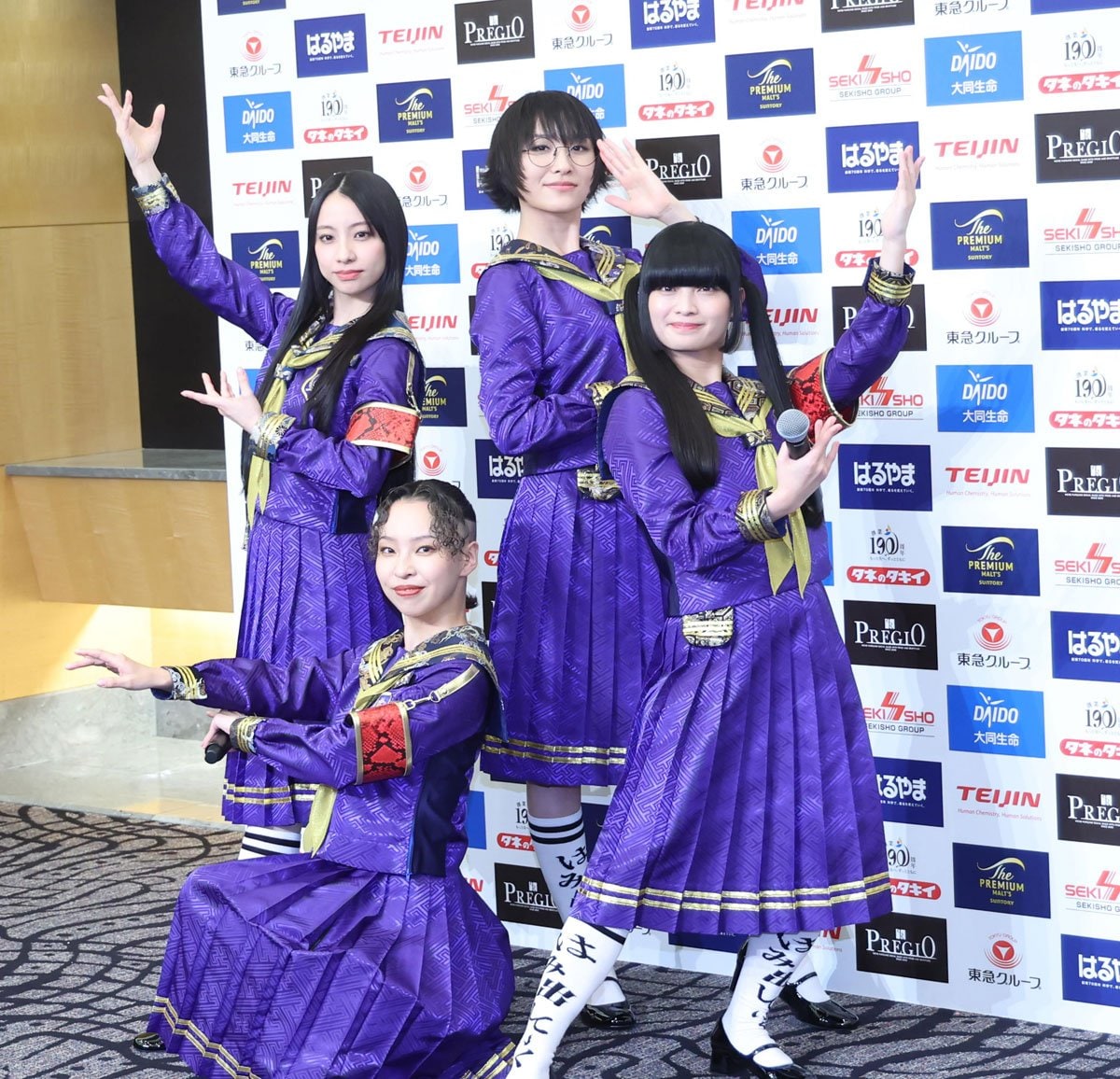 新しい学校のリーダーズ セーラー服を着ることの意味「日本の