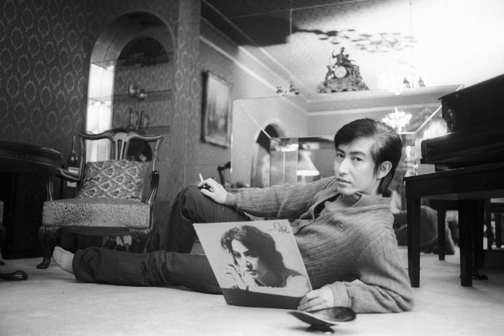 美輪明宏さんが自宅でリラックス（1975年）