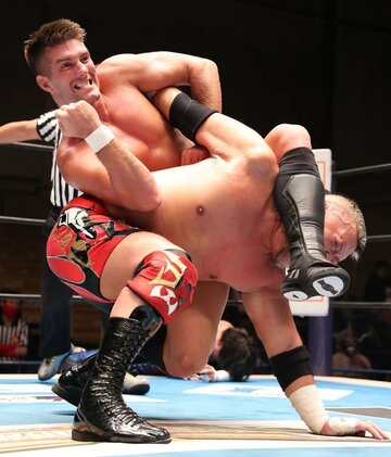  卍固めで天山広吉からギブアップを奪ったザック（東スポWeb）