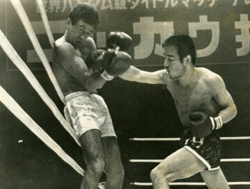 エデル・ジョフレ㊧を圧倒するファイティング原田