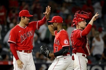  大谷翔平（左）（ロイター＝USA　TODAY　Sports)