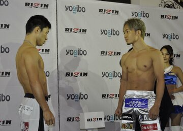  計量を終えた斎藤（左）と未来（東スポWeb）