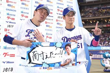ヒーローインタビューの大野（左）、上林
