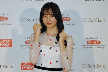 ポーズを決める森香澄アナ