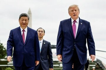 高市首相の思惑をよそに、中国の習近平国家主席(左)を歓待したトランプ米大統領（ロイター）