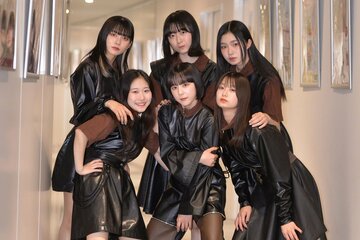 （後列左から）ヒューガー、シオンエピック、イコ・ムゲンノカナタ（前列左から）トギー 、ナノ3、クレナイ・ワールズエンド