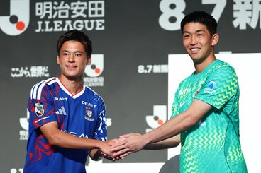 横浜F・マリノス・宮市亮(左)と鹿島アントラーズ・早川友基