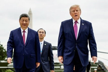 高市首相の思惑をよそに、中国の習近平国家主席(左)を歓待したトランプ米大統領(ロイター)
