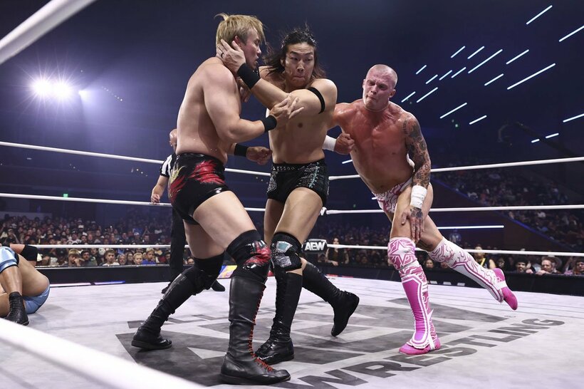 豪華カード再び！（左から）オカダ、竹下、フレッチャー（ⓒAl Elite Wrestling）