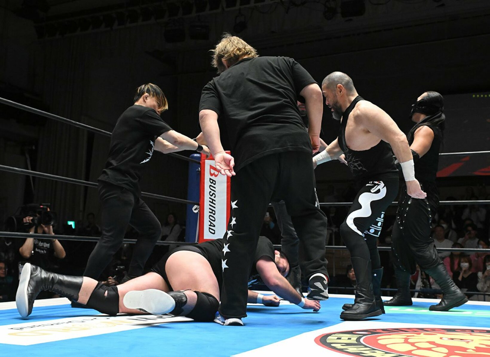 ファレらH．O．Tに襲撃されたウルフアロン