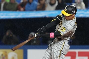 決勝ホームランを放った佐藤