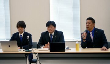 左から廣井雅樹氏、村岡徹也氏、ＮＨＫ党の立花孝志氏