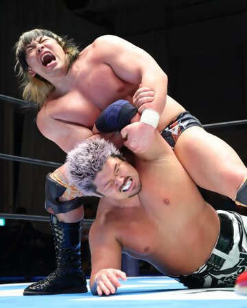 ＹｕｔｏーＩｃｅを攻める大岩陵平（上）