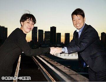  大久保暁氏（右）と妻・希望（のぞみ）さん