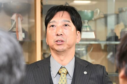 取材に答える藤川球児監督