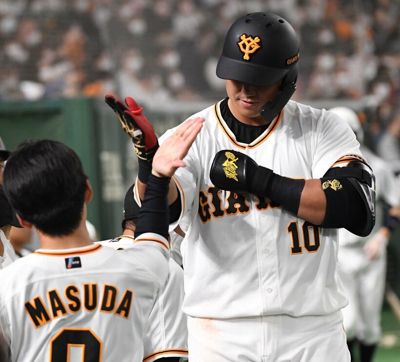  ７回、本塁打を打った中田翔（東スポWeb）