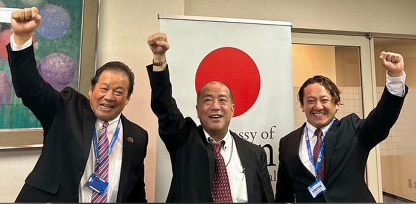 藤波辰爾（左）はネパール遠征で大成功を収めた（ドラディション提供）