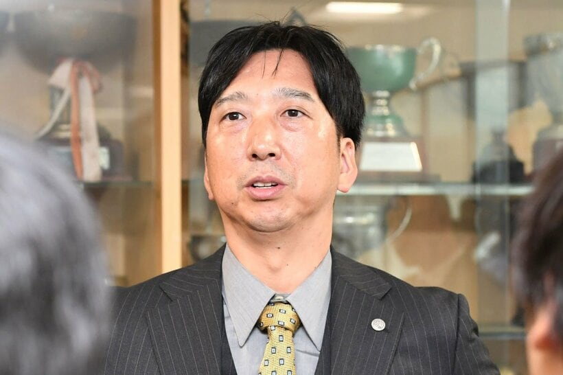 取材に答える藤川球児監督