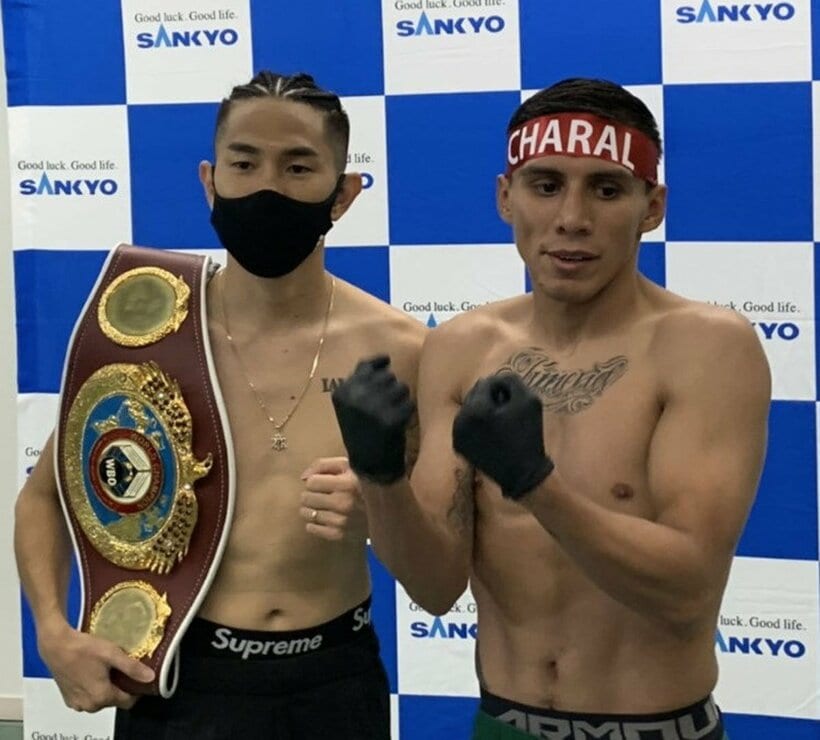  井岡一翔（左）とフランシスコ・ロドリゲス（志成ジム提供）