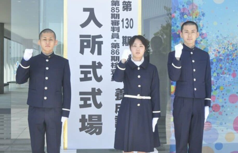  左から小宮涼雅訓練生、門田栞訓練生、大庭拓海訓練生