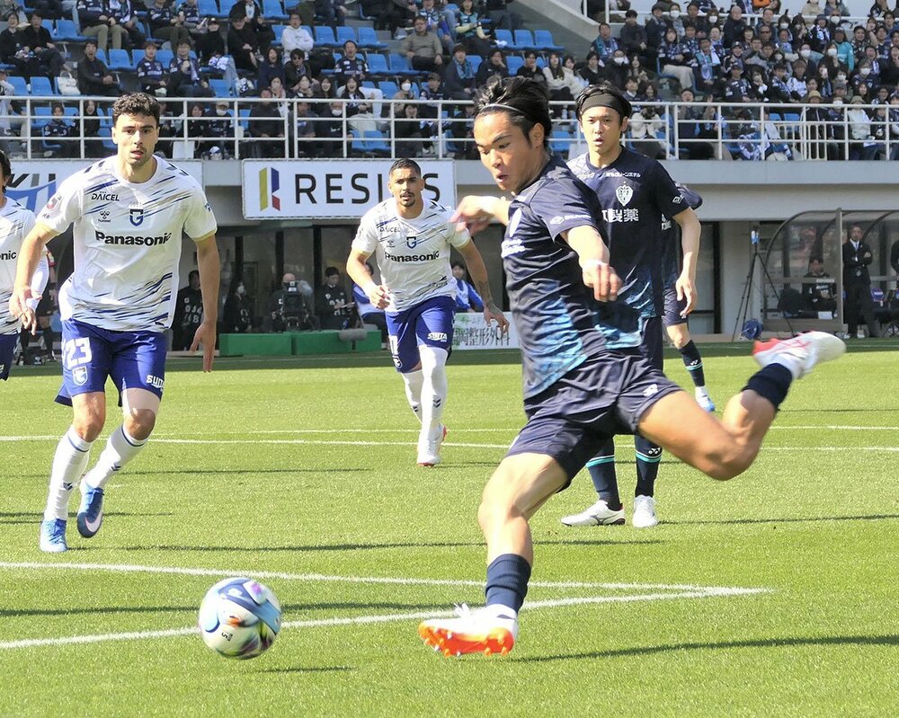 ２得点の活躍を見せたＪ１福岡のＤＦ辻岡佑真