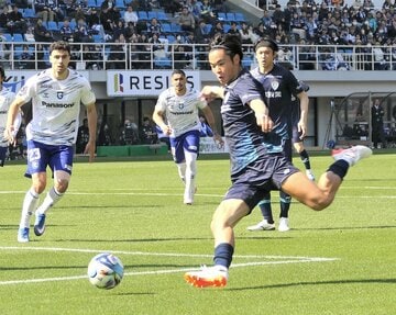 ２得点の活躍を見せたＪ１福岡のＤＦ辻岡佑真