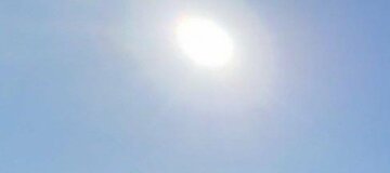 朝起きたらカーテンを開けて日を浴びよう（写真はイメージ）