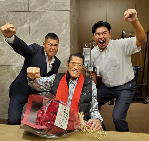 番組で猪木さんに2年間密着したKENSOが追悼「これで痛みから逃れ