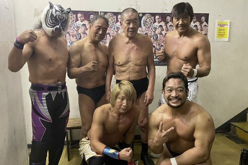 ストロングスタイル】藤原組長がデビュー50周年記念試合で大暴れ「次