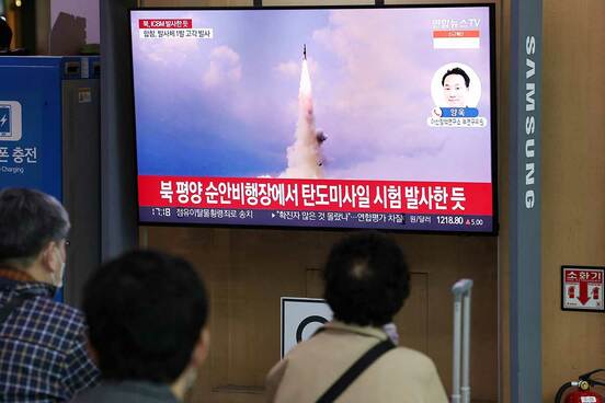 北朝鮮のミサイル発射は韓国でも大きく報じられた(ロイター)
