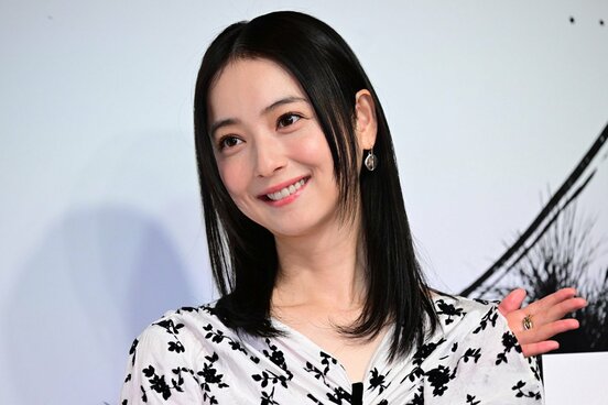 フォトエッセイを発売した佐々木希