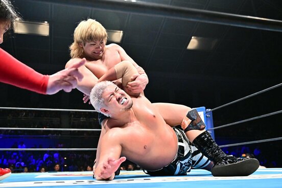 大岩に左腕を攻められるYuto‐Ice