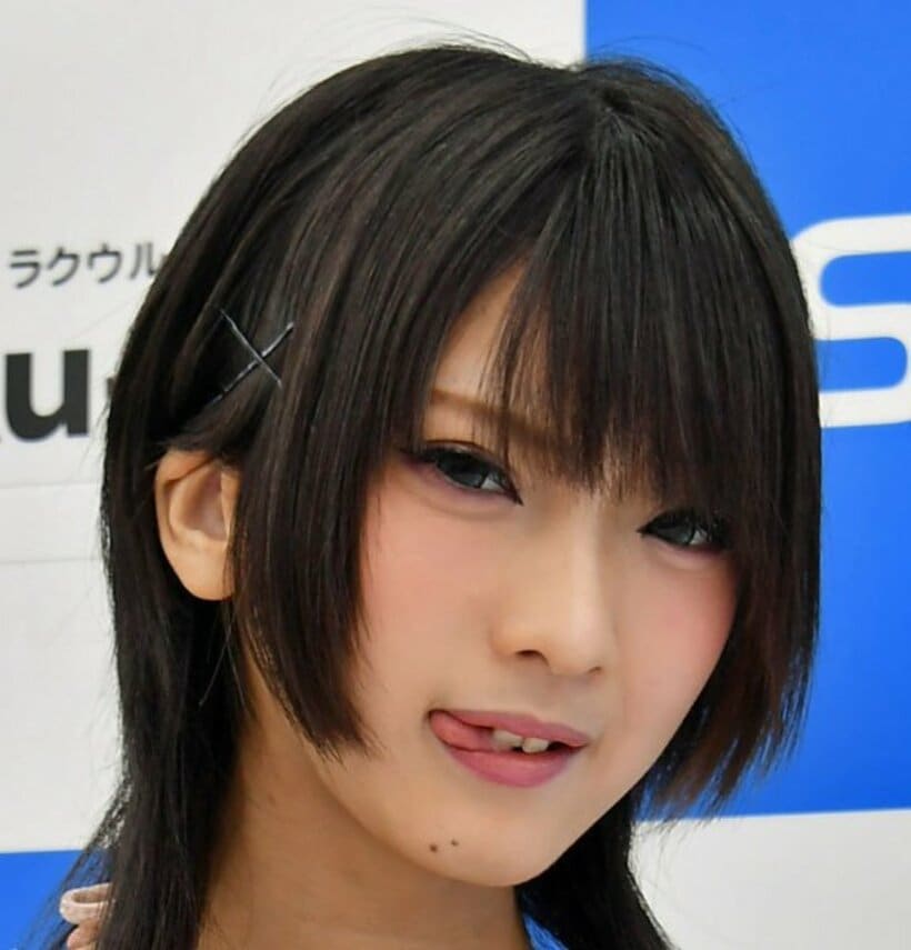(02)