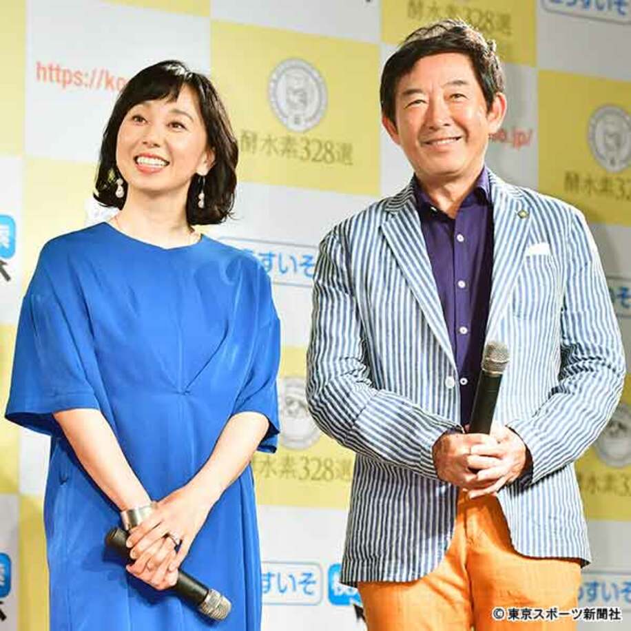  イベントに出席した東尾理子（左）と石田純一