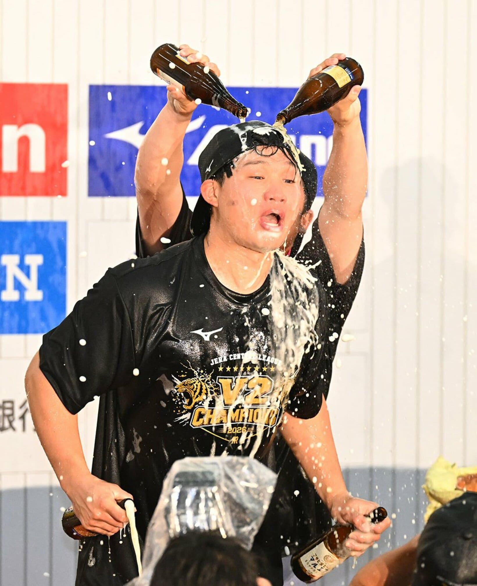 興奮しすぎの阪神・森下翔太