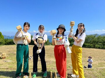  左からＳＴＵ４８の小島愛子、工藤理子、内海里音、信濃宙花（Ｃ）ＳＴＵ