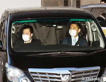  国母容疑者を乗せたとみられる車が検察へ（８日朝）