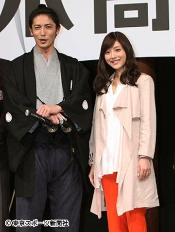 映画「幕末高校生」の完成報告会見に出席した石原さとみ（右）と玉木宏