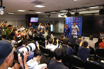 試合後、大谷翔平の会見場に詰めかけた報道陣