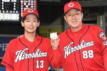  初勝利の森浦大輔と佐々岡真司監督