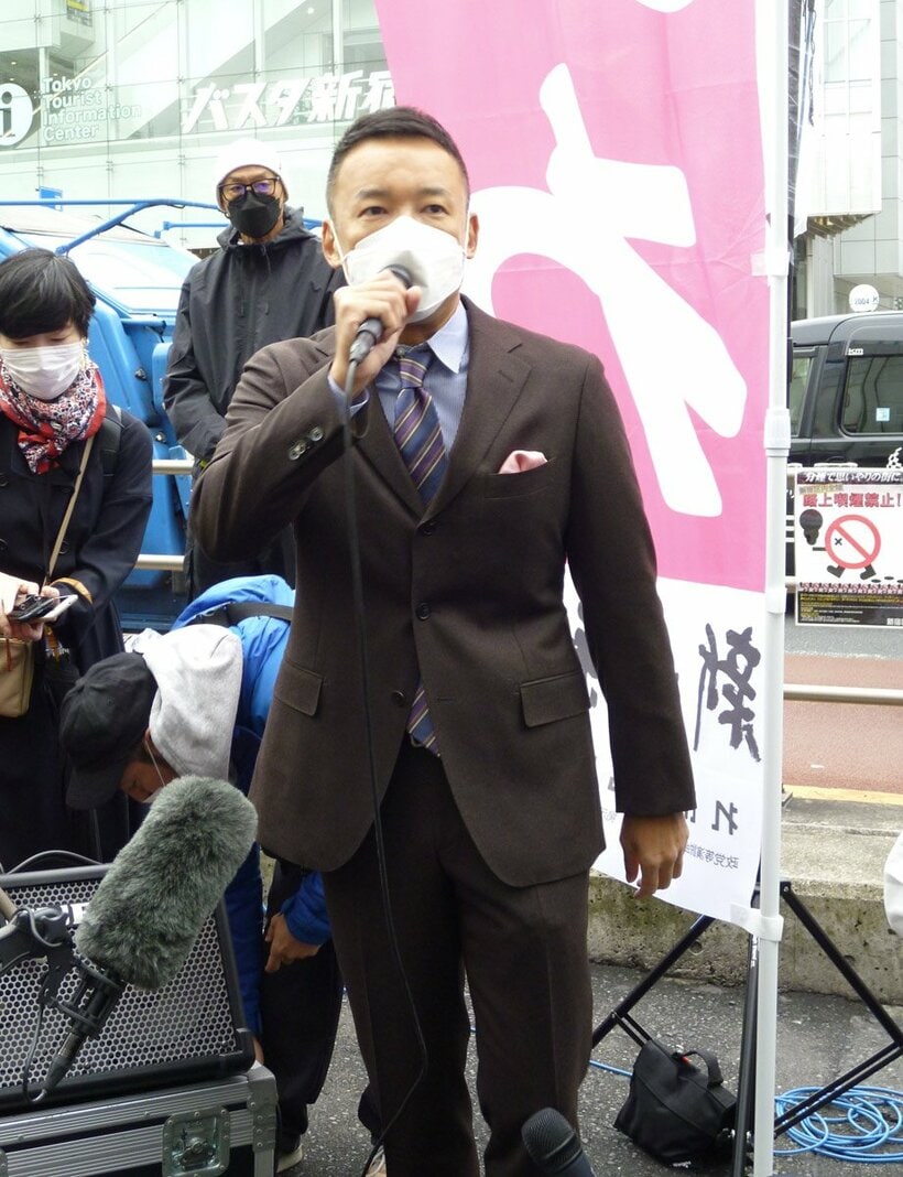  第一声後に取材に応じた山本太郎氏(東スポWeb)